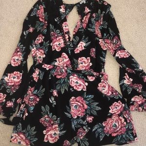 Floral vneck romper